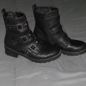 ON HOLD!!!! SO black boots